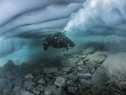 This picture is taken during an icedive in summer in Lago... by Brenda De Vries 